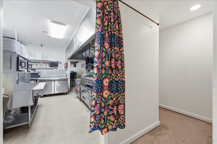 More Photos Of 405 Main St, Silver City Restaurant For Sale