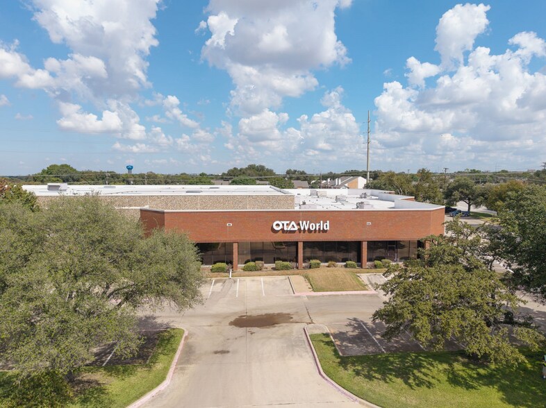 More Photos Of 1303 Marsh Ln, Carrollton Warehouse For Lease