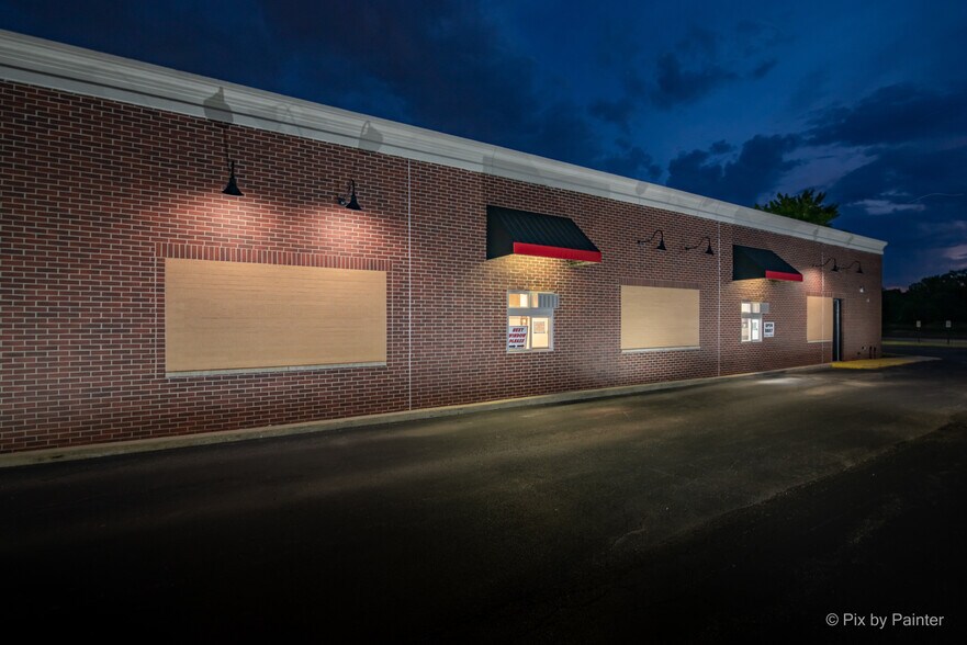 More Photos Of 551 S 8th St, West Dundee Restaurant For Sale