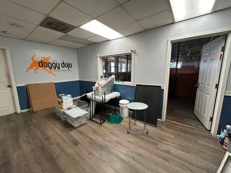 More Photos Of 3735 W Belmont Ave, Chicago Showroom For Lease