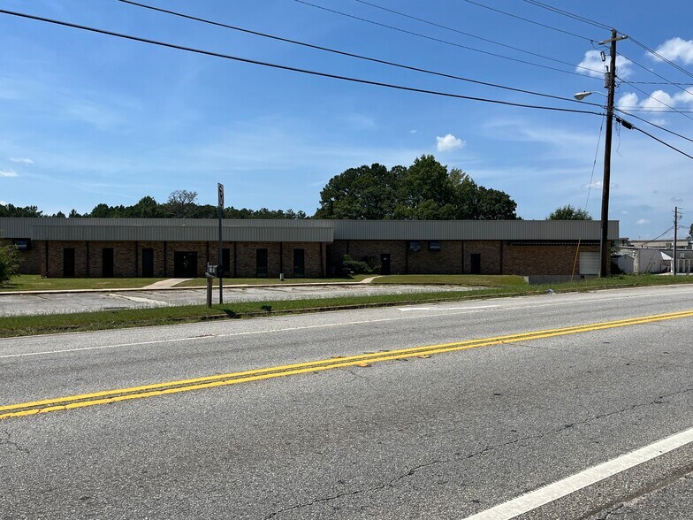 More Photos Of 9479 S Main St, Jonesboro Manufacturing For Lease