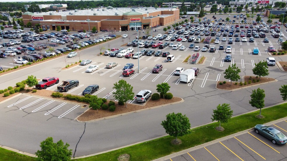 More Photos Of 12921 Riverdale Dr, Coon Rapids Unknown For Lease