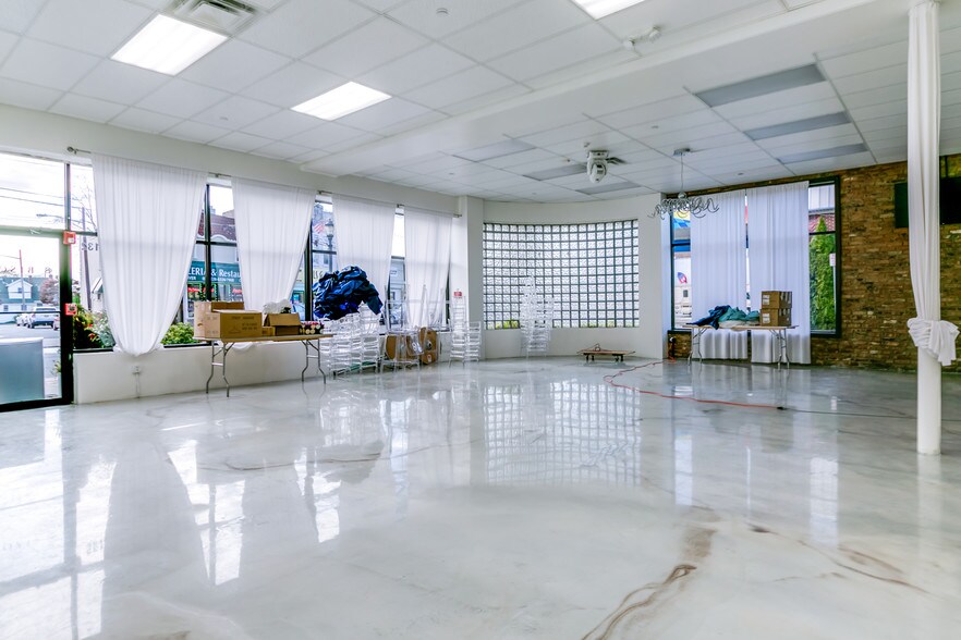 More Photos Of 132 N Wellwood Ave, Lindenhurst Storefront Retail Office For Sale