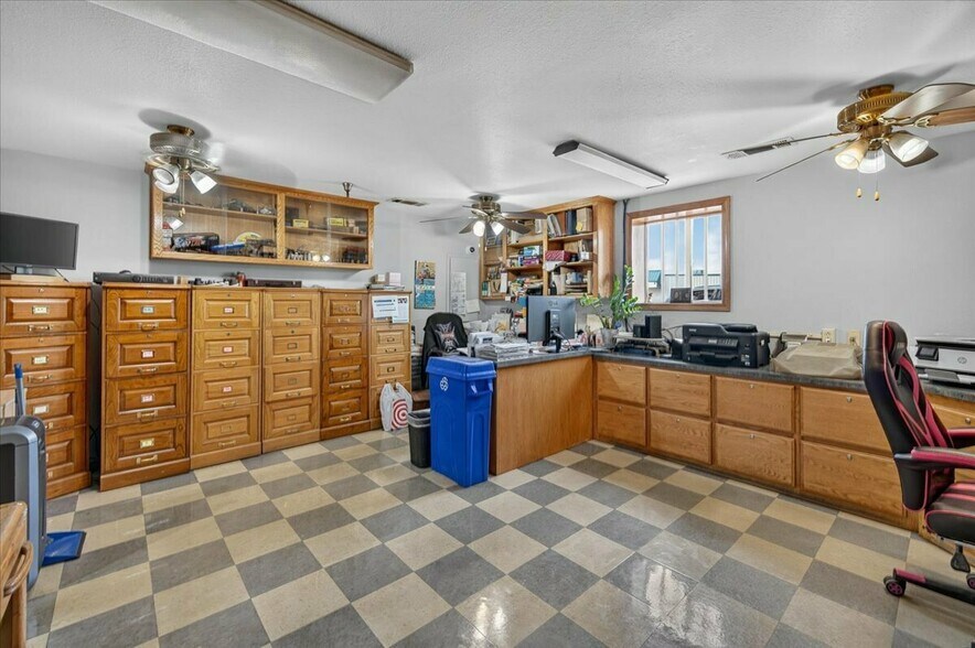 More Photos Of 149 Ashland ave, Lindsay Industrial For Sale