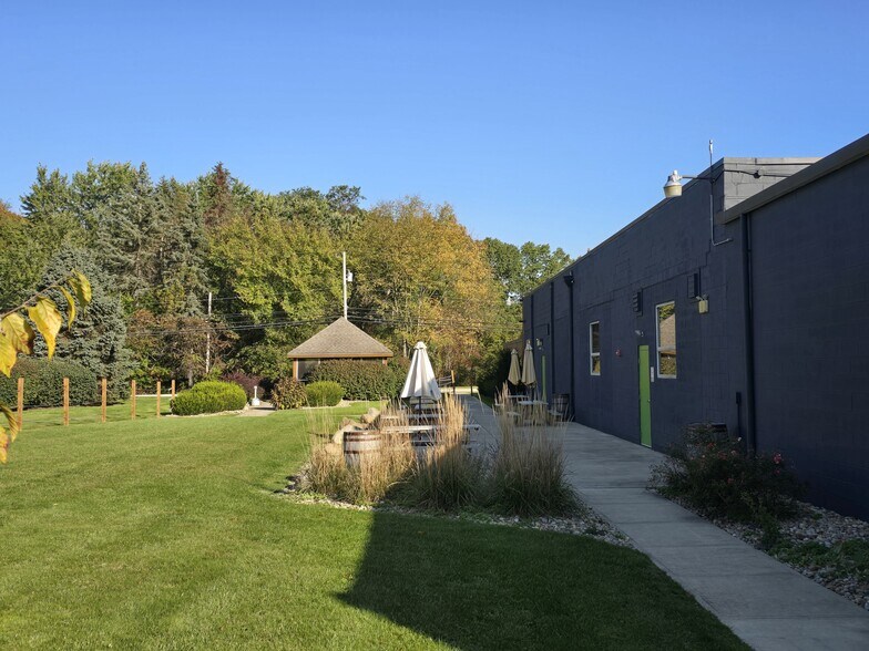 More Photos Of 1422 Mogadore Rd, Kent Manufacturing For Sale