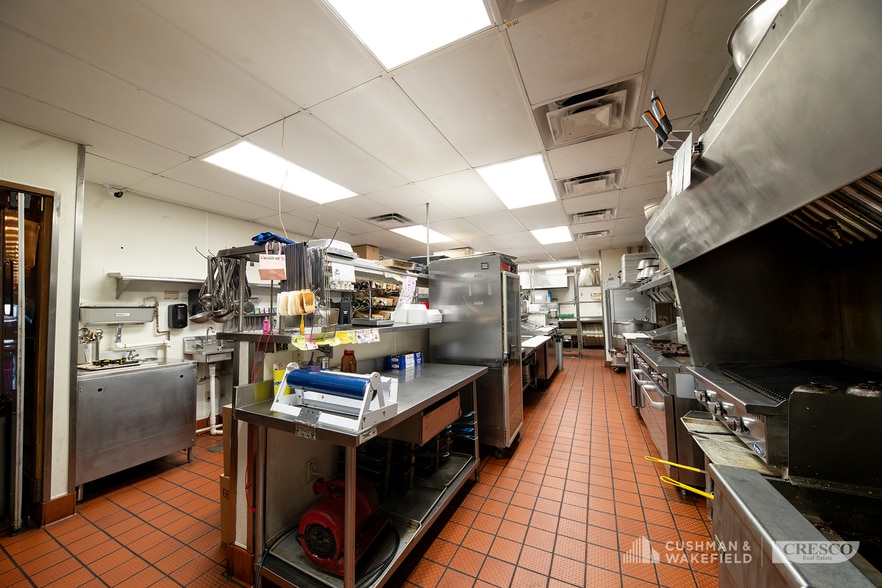 More Photos Of 2000 Midway Mall, Elyria Restaurant For Sale