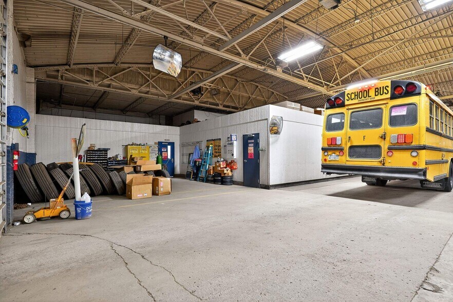 More Photos Of 905 Sampson St, New Castle Service For Sale