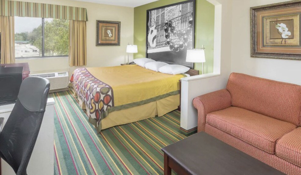 More Photos Of 3001 Daulat Dr, Lafayette Hotel For Sale