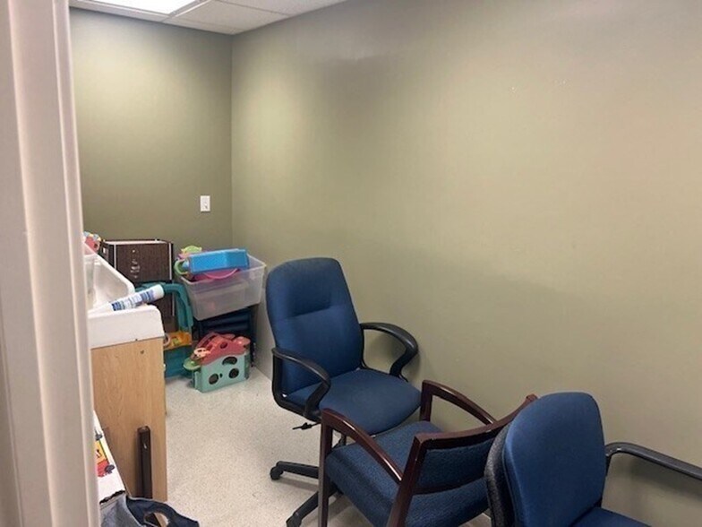 More Photos Of 92 Faunce Corner Rd, Dartmouth Office For Sale