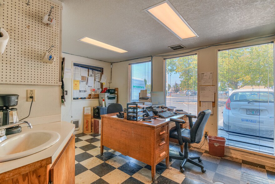 More Photos Of , Redmond General Retail For Sale