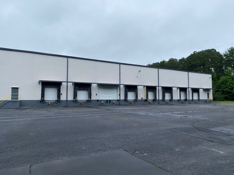 More Photos Of 1995 Lithonia Industrial Blvd, Lithonia Warehouse For Lease