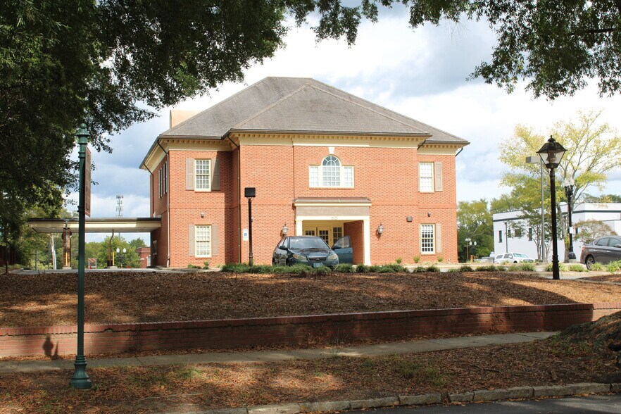 More Photos Of 50 Union St, Concord Bank For Lease