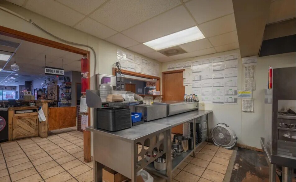 More Photos Of 1107 Cherokee Ave, Seneca Restaurant For Sale