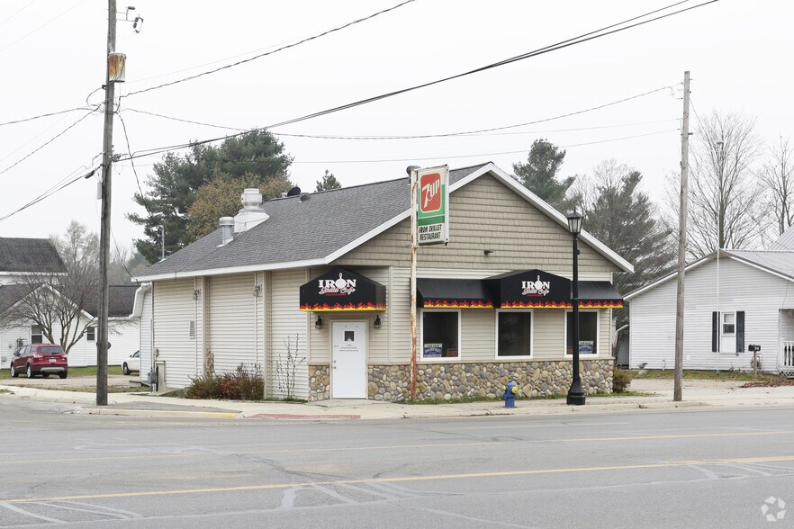 Primary Photo Of 201 W 7th St, Evart Restaurant For Sale