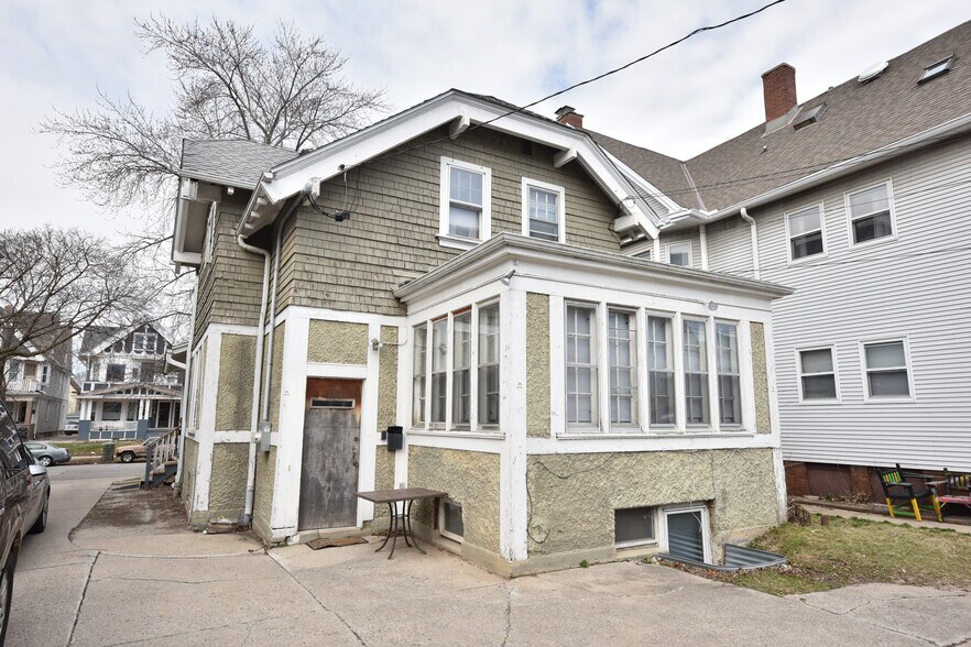 More Photos Of 2940 N Maryland Ave, Milwaukee Apartments For Sale
