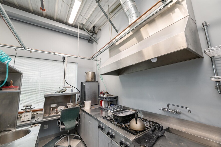 More Photos Of 905 Squalicum Way, Bellingham Flex For Sale