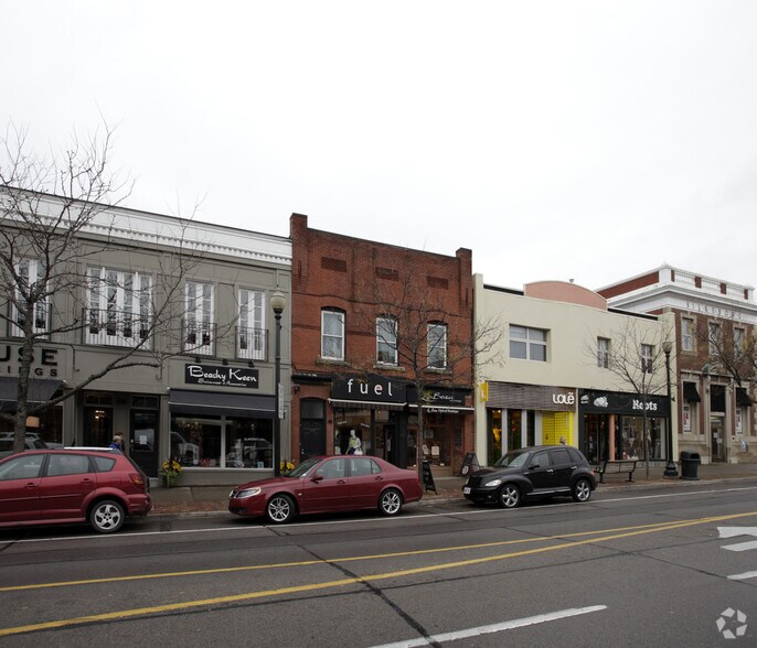 More Photos Of 174 Lakeshore Rd E, Oakville Storefront Retail Residential For Lease