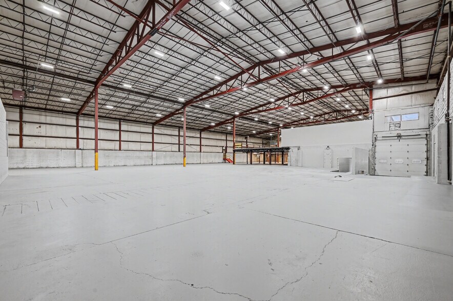 More Photos Of 11-25 Harding St, Middletown Warehouse For Lease