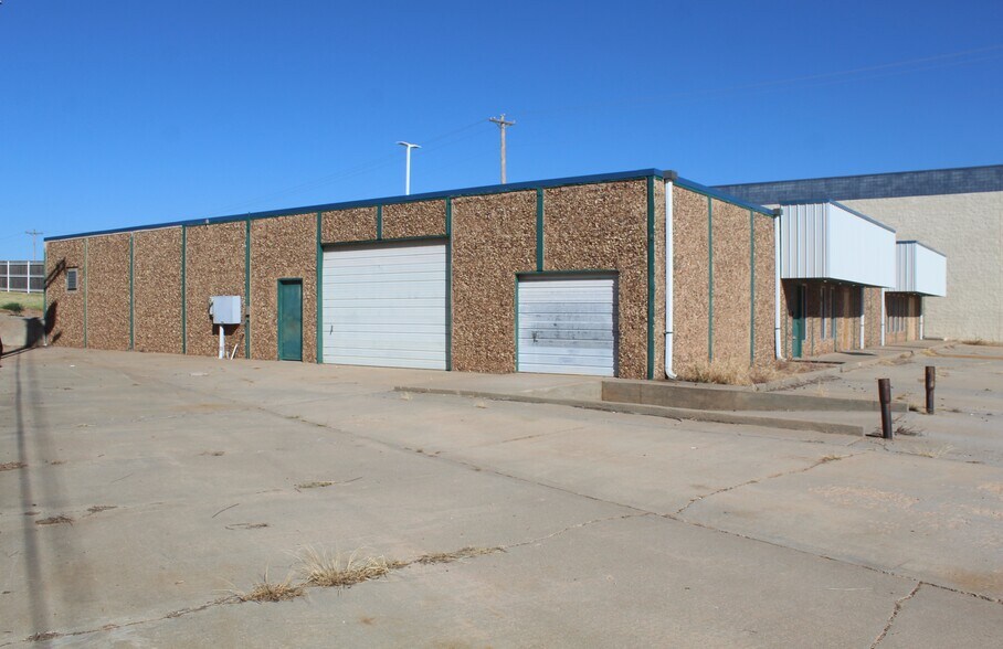 More Photos Of 1421 34th St, Woodward Service For Sale