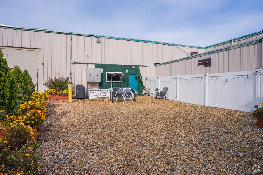 More Photos Of 126 Merrimack St, Methuen Manufacturing For Lease