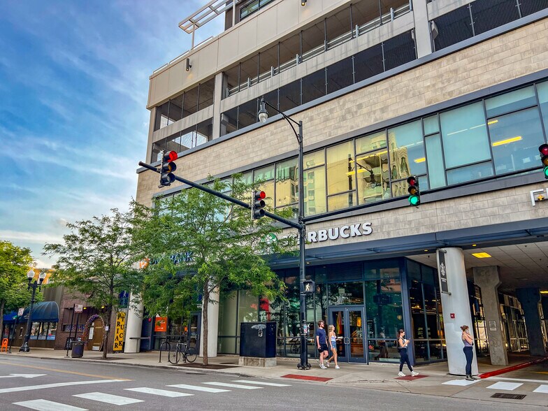 More Photos Of 3030 N Broadway St, Chicago Storefront For Sale