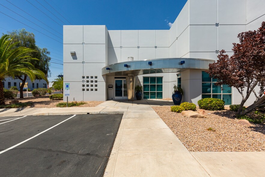 More Photos Of 3720 W Oquendo Rd, Las Vegas Warehouse For Lease