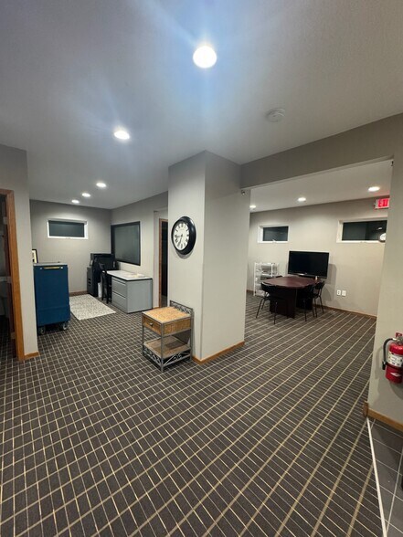 More Photos Of 444 N 12th Ave N, South Saint Paul Office For Sale
