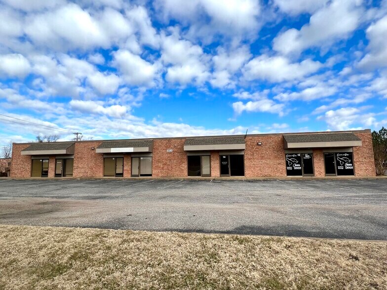 More Photos Of 1926 First Commercial Dr N, Southaven Office For Sale