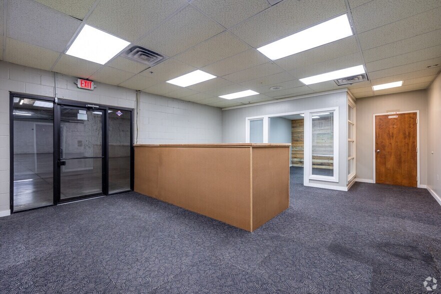 More Photos Of 1600 N State Route 291, Independence Warehouse For Lease