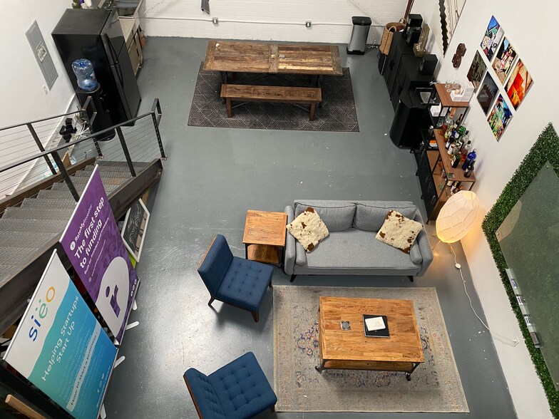More Photos Of 361 Vernon Ave, Venice Warehouse For Lease