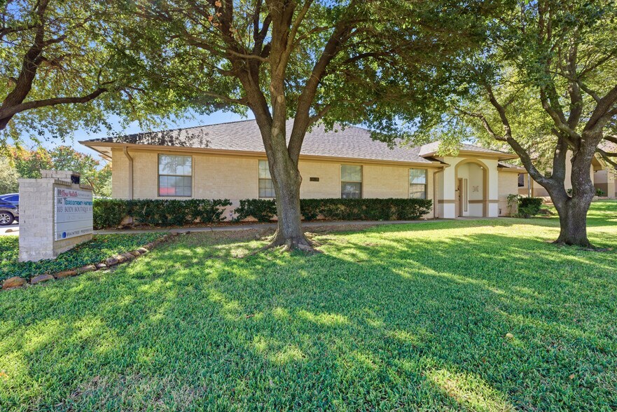 More Photos Of 901 W Wall St, Grapevine Medical For Lease