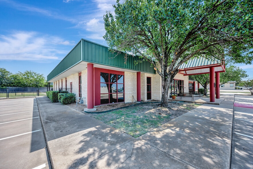 More Photos Of 132 El Chico Trl, Willow Park Medical For Lease