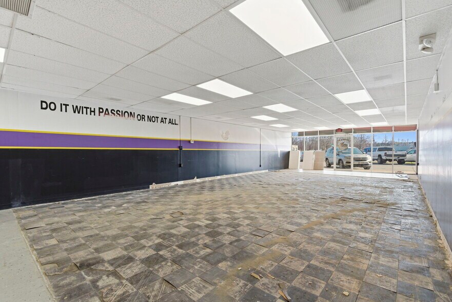 More Photos Of 1301-1349 S Glenstone Ave, Springfield General Retail For Lease