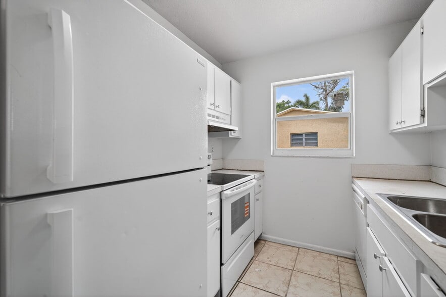 More Photos Of 461 Sunshine Dr, Coconut Creek Apartments For Sale