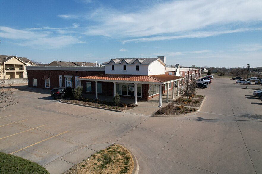 More Photos Of 3460 N Ridge Rd, Wichita Freestanding For Lease