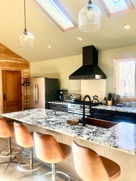 More Photos Of 62 Mount Pleasant Rd, Columbia Specialty For Sale