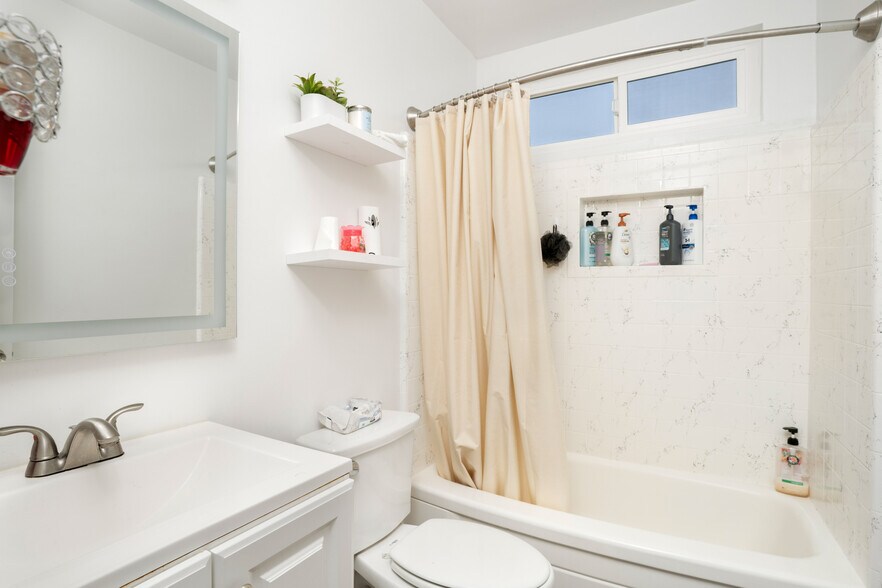 More Photos Of 6632 Darby Ave, Reseda Apartments For Sale