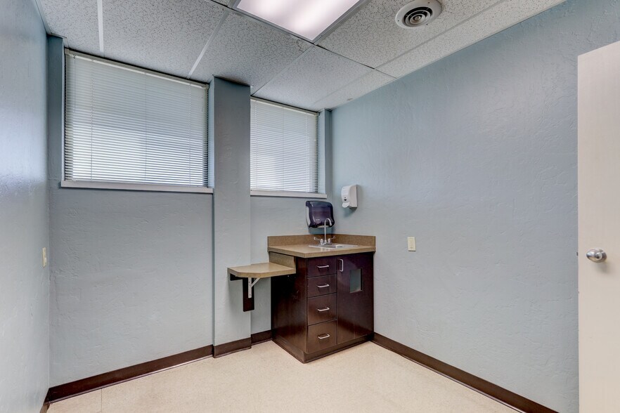 More Photos Of 5622 N Portland Ave, Oklahoma City Medical For Lease