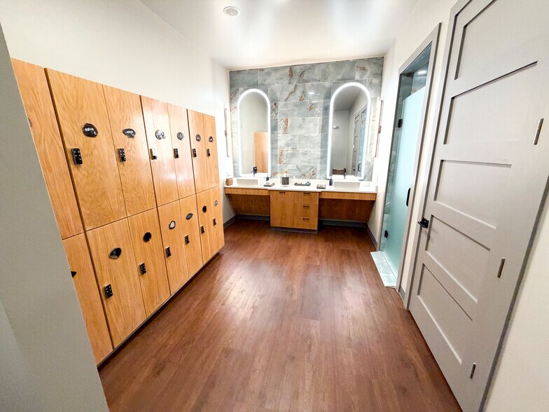 More Photos Of 5400 Frio Dr, Midland General Retail For Sale