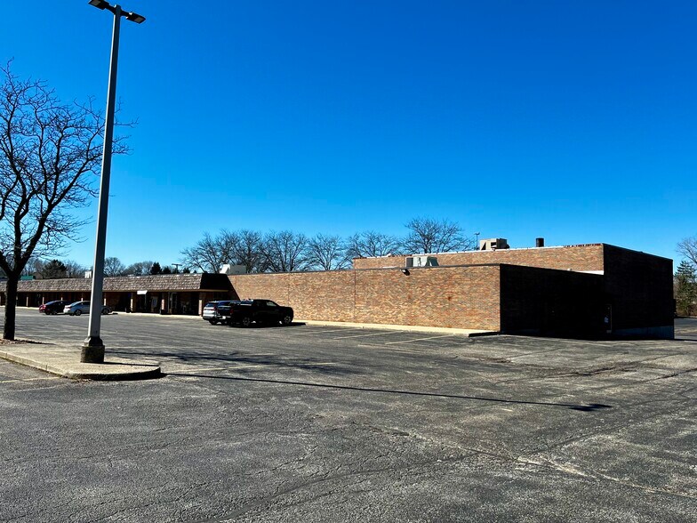 More Photos Of 300 Peterson Rd, Libertyville Industrial For Sale