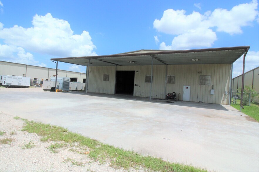 More Photos Of 15811 Tuckerton Rd, Houston Warehouse For Sale