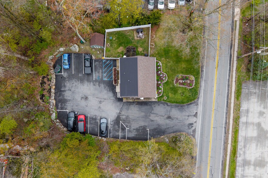 More Photos Of 187 Breakneck Rd, Highland Lakes Storefront Retail Residential For Sale