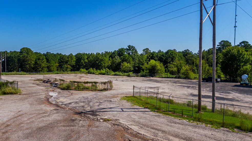 More Photos Of 2103 E SH 31, Kilgore Warehouse For Lease