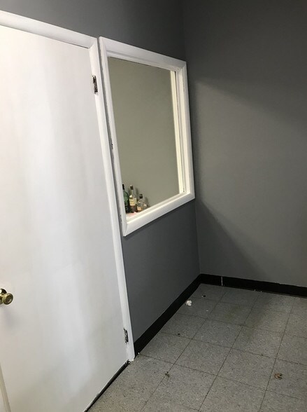 More Photos Of 55 N County Line Rd, Jackson Office For Lease