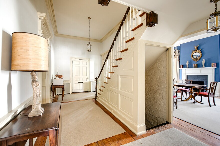 More Photos Of 100 E Main St, Richmond Office For Sale