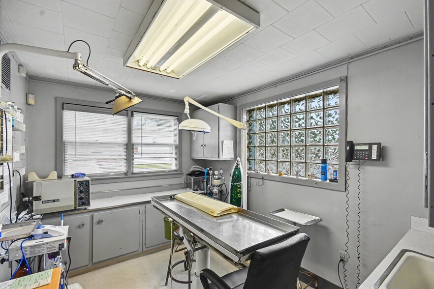 More Photos Of 317 Highway 35 N, Neptune City Veterinarian Kennel For Sale