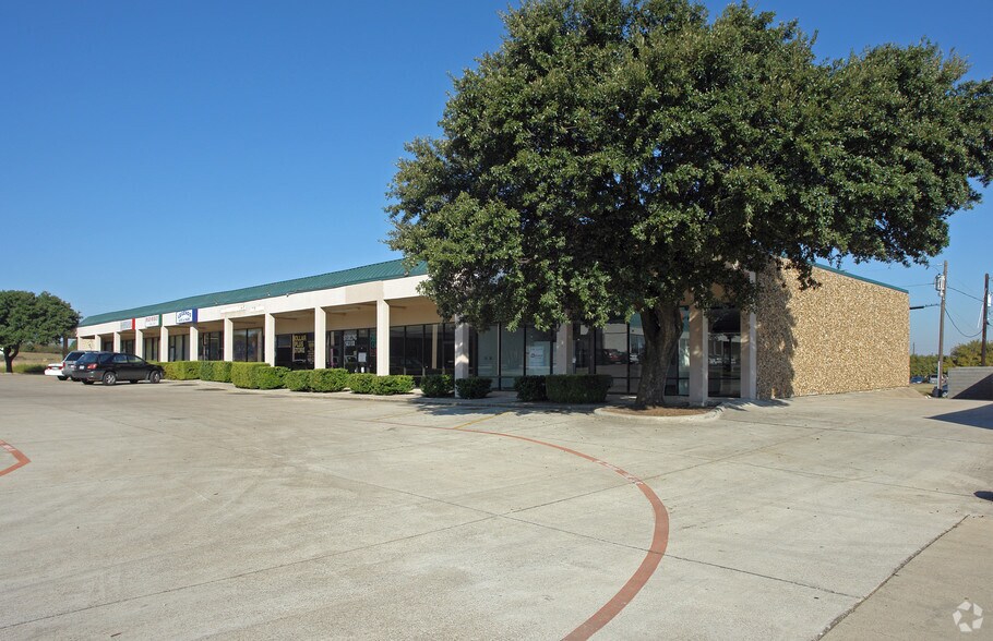 More Photos Of 719 N Hampton Rd, DeSoto Unknown For Lease