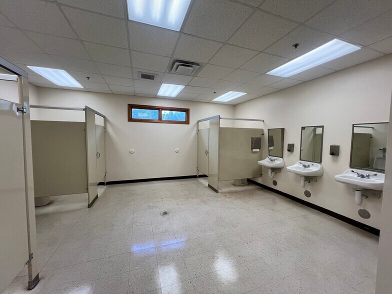 More Photos Of 86 Coraopolis Rd, Coraopolis Medical For Sale