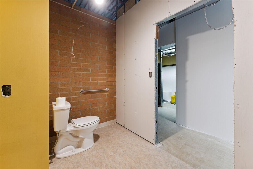 More Photos Of 3333 Brecksville Rd, Richfield Office For Lease