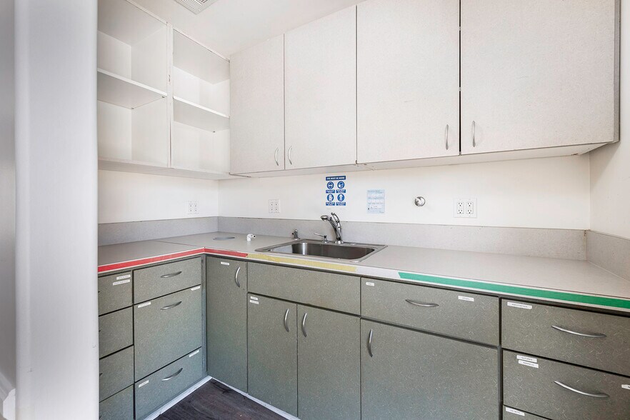 More Photos Of 23601 Avalon Blvd, Carson General Retail For Sale